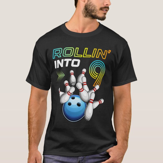 Camiseta Rollin Into 9 Retro Bowling Birthday Party 9th Bir (Anverso)