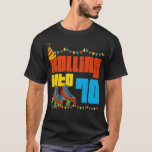 Camiseta Rolling Into 70 Roller Skate 70th Birthday Party S<br><div class="desc">Rolling Into 70 Roller Skate 70th Birthday Party Suministros de Patinaje Familiar Temático Birthday Part .Come tienda moda y cómoda camisetas de patinaje sobre ruedas! Visítenos ahora y descubra algo perfecto para usted. ¡No te pierdas!</div>