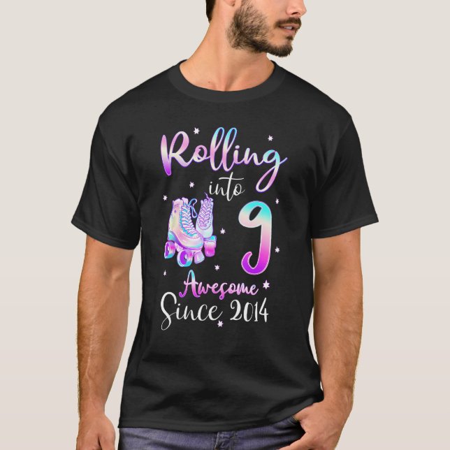 Camiseta Rolling Into 9 Awesome Since 2014 9th Bday Roller  (Anverso)