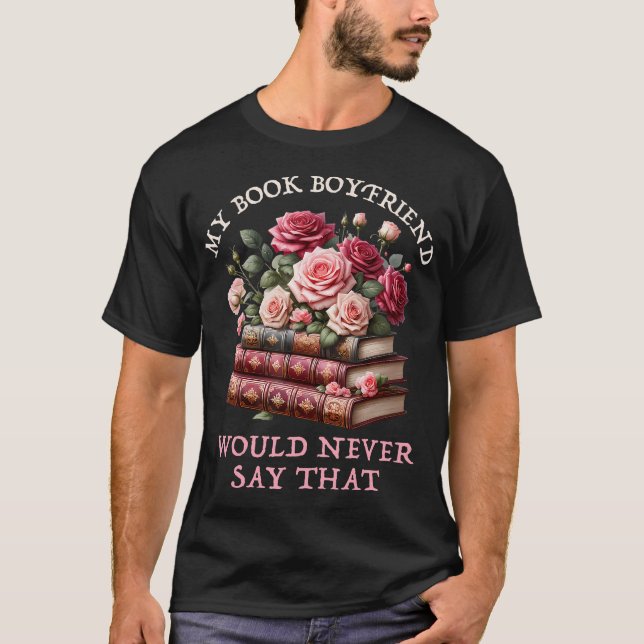 Camiseta Romance Bookish Merch Spicy Book Boyfriend Fiction (Anverso)