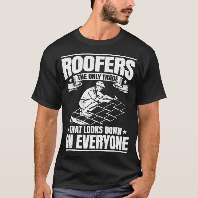 Camiseta Roofing Look Down On Everyone Roofer  (Anverso)