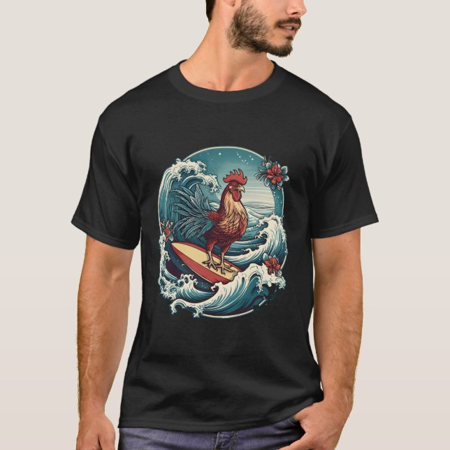 Camiseta Rooster Surfer Chicken Surfing Kauai Hawaiian Surf (Anverso)
