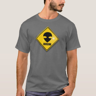 Camiseta Ropa extranjera de la oscuridad de la travesía