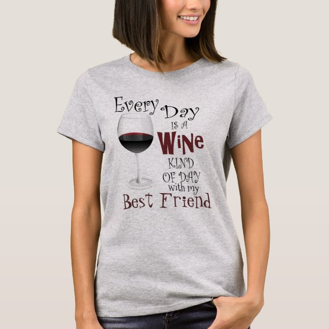 Camiseta Ropa temática del vino de encargo - cada día es (Anverso)