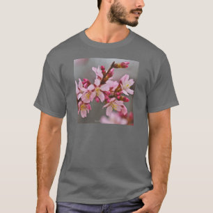 Camiseta Rosa Contra Un Cielo Gris Flor De Cerezo Japonesa
