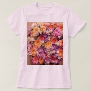 Camiseta rosa de las mujeres con flores Bouquet