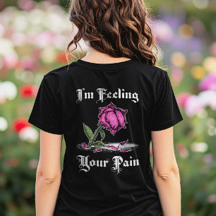 Camiseta Rosa rosa desesperado con texto blanco delante y a