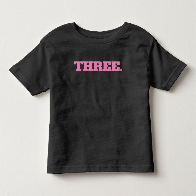 Camiseta rosada de tres cumpleaños (Anverso)