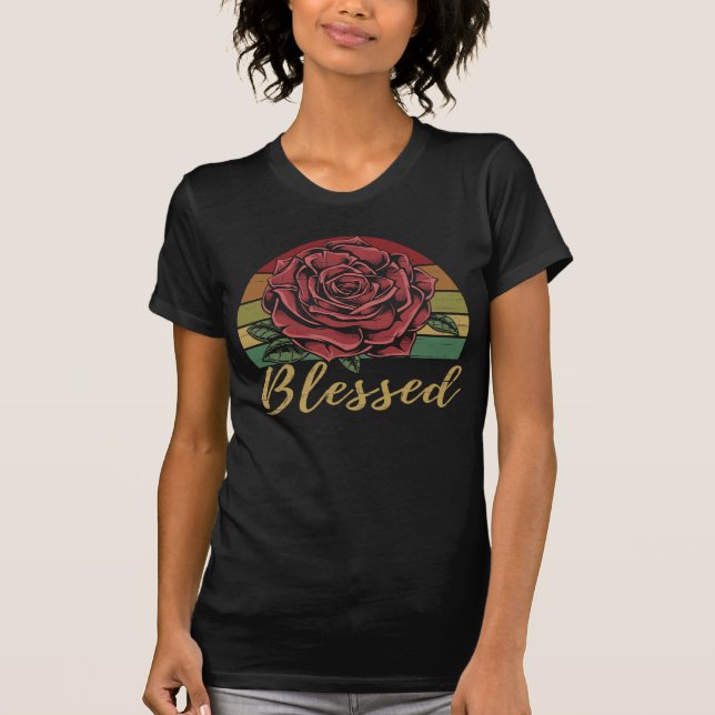 Camiseta Rosas Rosas Rojas Caídas Retro (Anverso)