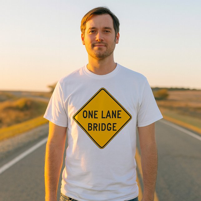 Camiseta Rótulo amarillo de One Lane Bridge Road (Subido por el creador)
