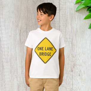 Camiseta Rótulo amarillo de One Lane Bridge Road