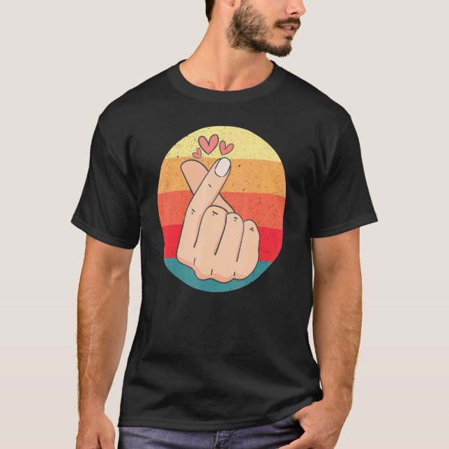 Camiseta Rótulo Corazón de Dedo Coreano (Anverso)