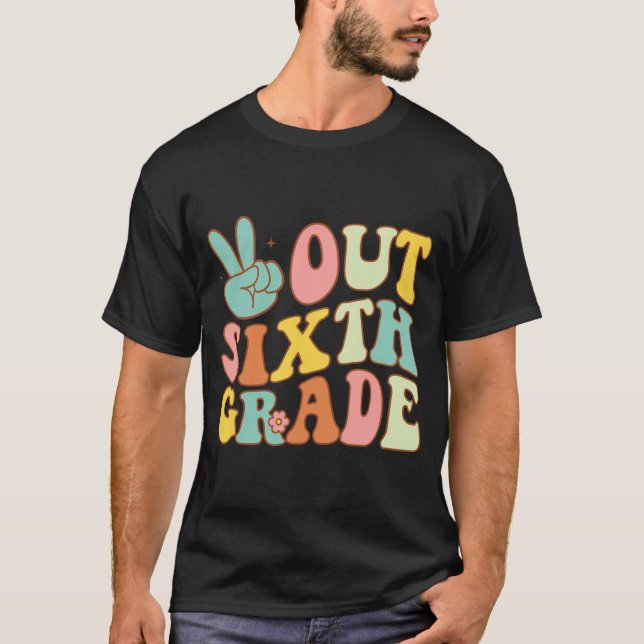 Camiseta Rótulo De Sexto Grado Groovy El Último Día De La E (Anverso)