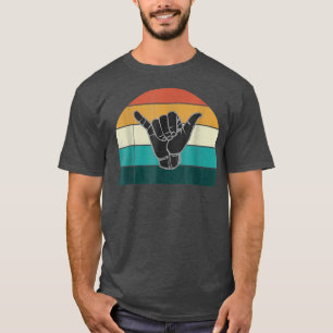 Camiseta Rótulo Retro Shaka y Surf enfrían a los surfistas 