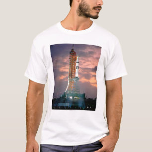 Camiseta Roturas del amanecer detrás de ASTP Saturn IB CDD