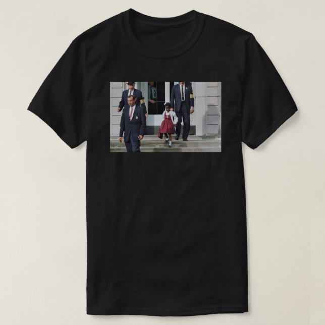 Camiseta Ruby Bridges, escoltado por los mariscales estadou (Diseño del anverso)