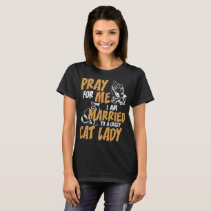 Camiseta Ruegue para mí que estoy casado con señora loca