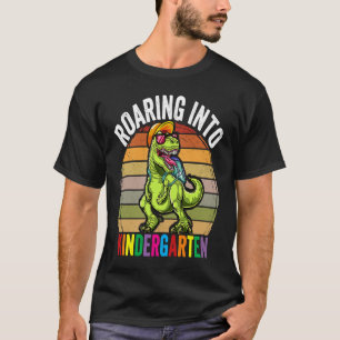 Camiseta Rugiendo hacia la ropa de dinosaurios de kindergar