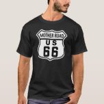 Camiseta Ruta Madre - Ruta de Estados Unidos 66<br><div class="desc">La Ruta 66 de Estados Unidos, encargada en 1925 y la última parte de la Ruta 66 fue desmantelada por el gobierno federal en 1984. A 2.448 millas de Chicago a Los Ángeles a través de ocho estados: Illinois, Missouri, Kansas, Oklahoma, Texas, Nuevo México, Arizona y California. John Steinbeck, autor...</div>