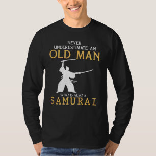 Camiseta Sabiduría de Samurai: Nunca subestimes a un viejo