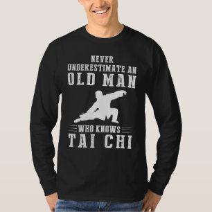 Camiseta Sabiduría sin edad en movimiento: Viejo desata Tai