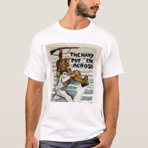 Camiseta Sailor Wading Mientras Lleva A Un Soldado En Hombr