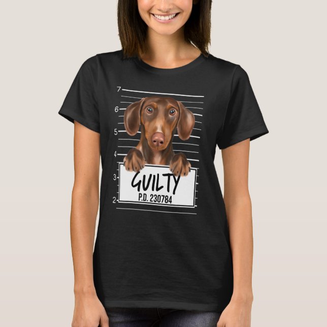 Camiseta Salchicha Marrón Mugshot Perro Culpable (Anverso)