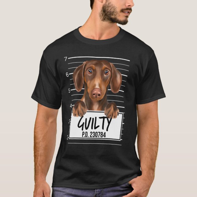 Camiseta Salchicha Marrón Mugshot Perro Culpable (Anverso)