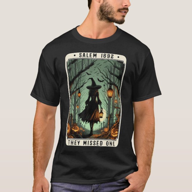 Camiseta Salem 1692 Bruja de Halloween Que Perdieron Un Tar (Anverso)