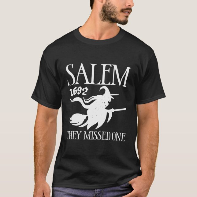 Camiseta Salem De Brujas Retro 1692 Se Perdieron Un Salón D (Anverso)