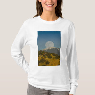 Camiseta Salida de la luna sobre las montañas Sangre de Cri