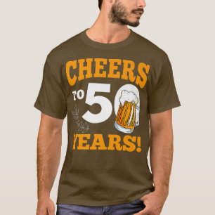 Camiseta Saludos A 50 Años De Beber Cerveza Graciosa