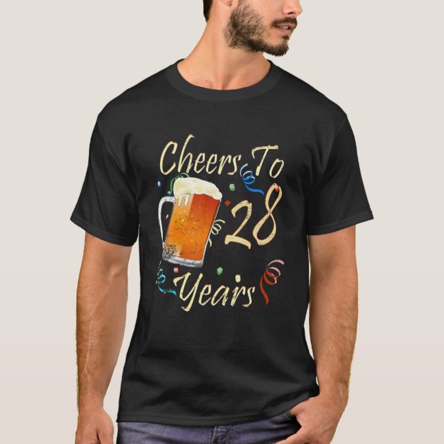 Camiseta Saludos A Los 28 Años 28ª Famosa Cerveza De Cumple (Anverso)