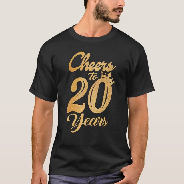 Camiseta Saludos Bebidos A Mujeres De 20 Años De Edad (Anverso)