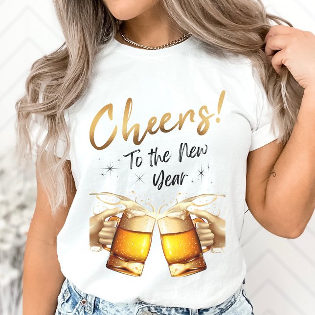 Camiseta Saludos blancos y de oro al Fiesta de Nochevieja 2 (White & Gold Cheers to New Years Eve Party 2024 T-Shirt)