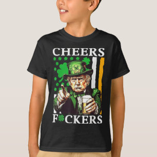 Camiseta Saludos Forers Día de San Patricios Bebida de Cerv