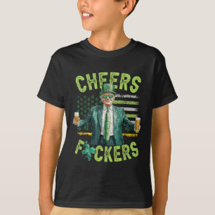 Camiseta Saludos por la bebida divertida de cerveza St Patr