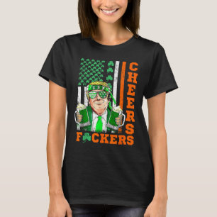 Camiseta Saludos por la bebida divertida de cerveza St Patr