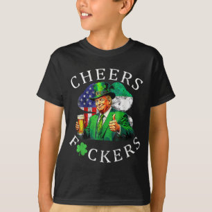 Camiseta Saludos por la bebida divertida de cerveza St Patr