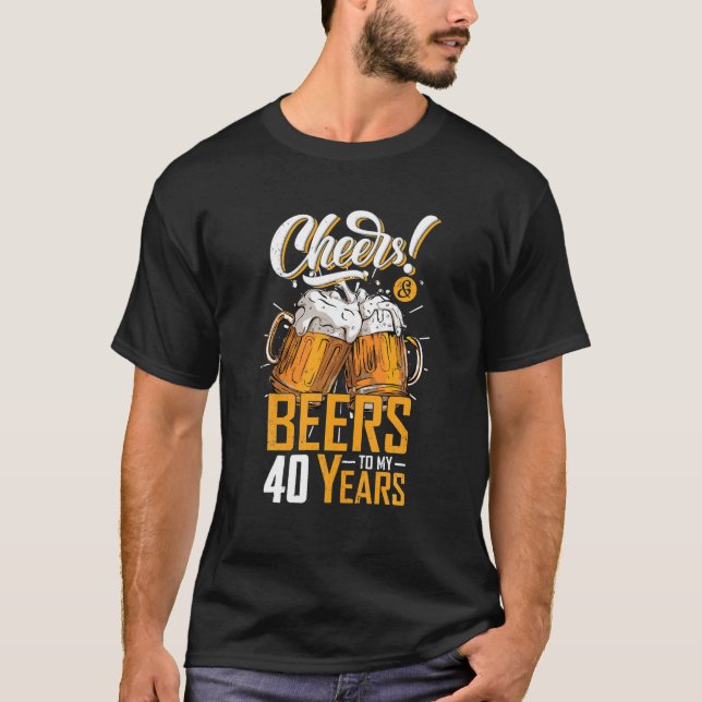 Camiseta Saludos Y Cervezas A 40 Años 40 Años Graciosos (Anverso)