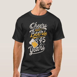 Camiseta Saludos Y Cervezas A 45 Años Feliz Cumpleaños