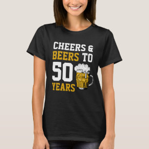 Camiseta Saludos y cervezas a 50 años 50 cumpleaños