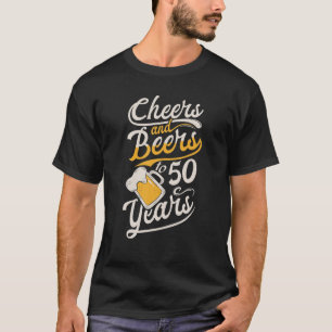 Camiseta Saludos Y Cervezas A 50 Años Feliz Cumpleaños
