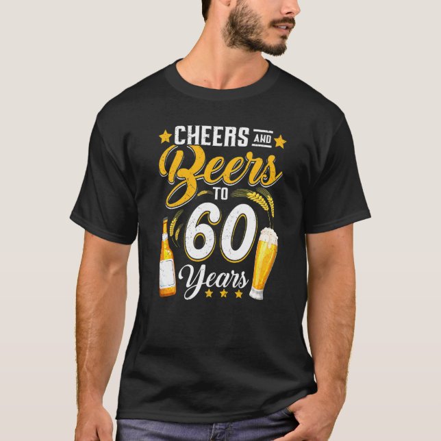 Camiseta Saludos Y Cervezas A 60 Años Drinki (Anverso)