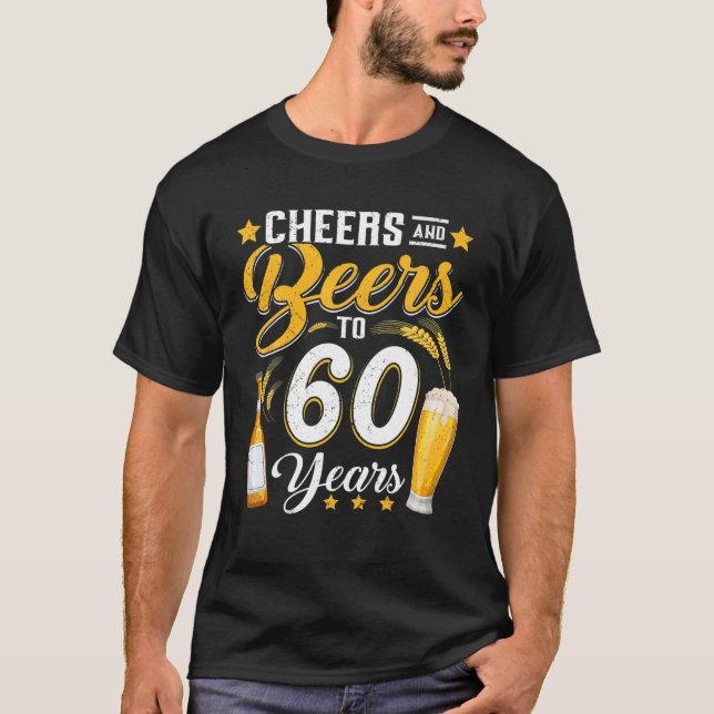 Camiseta Saludos Y Cervezas A 60 Años Graciosos 60 Años (Anverso)