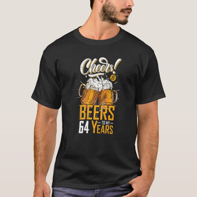 Camiseta Saludos Y Cervezas A 64 Años Fiesta De Cumpleaños  (Anverso)