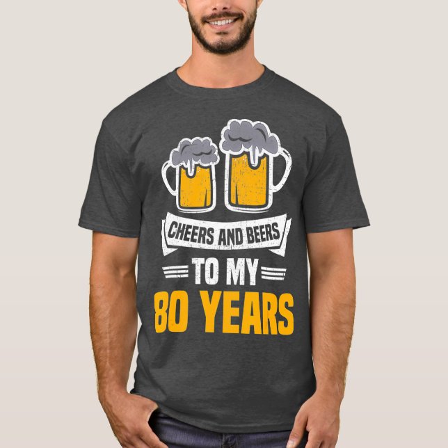 Camiseta Saludos Y Cervezas A 80 Años 80 cumpleaños (Anverso)