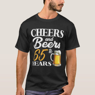 Camiseta Saludos Y Cervezas A Los 65 Años 65 Años