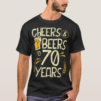 Camiseta Saludos Y Cervezas A Los 70 Años De Edad 70º Cumpl