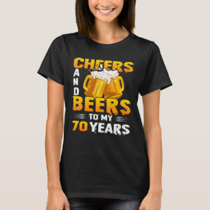 Camiseta Saludos Y Cervezas A Mi Regalo De 70 Años